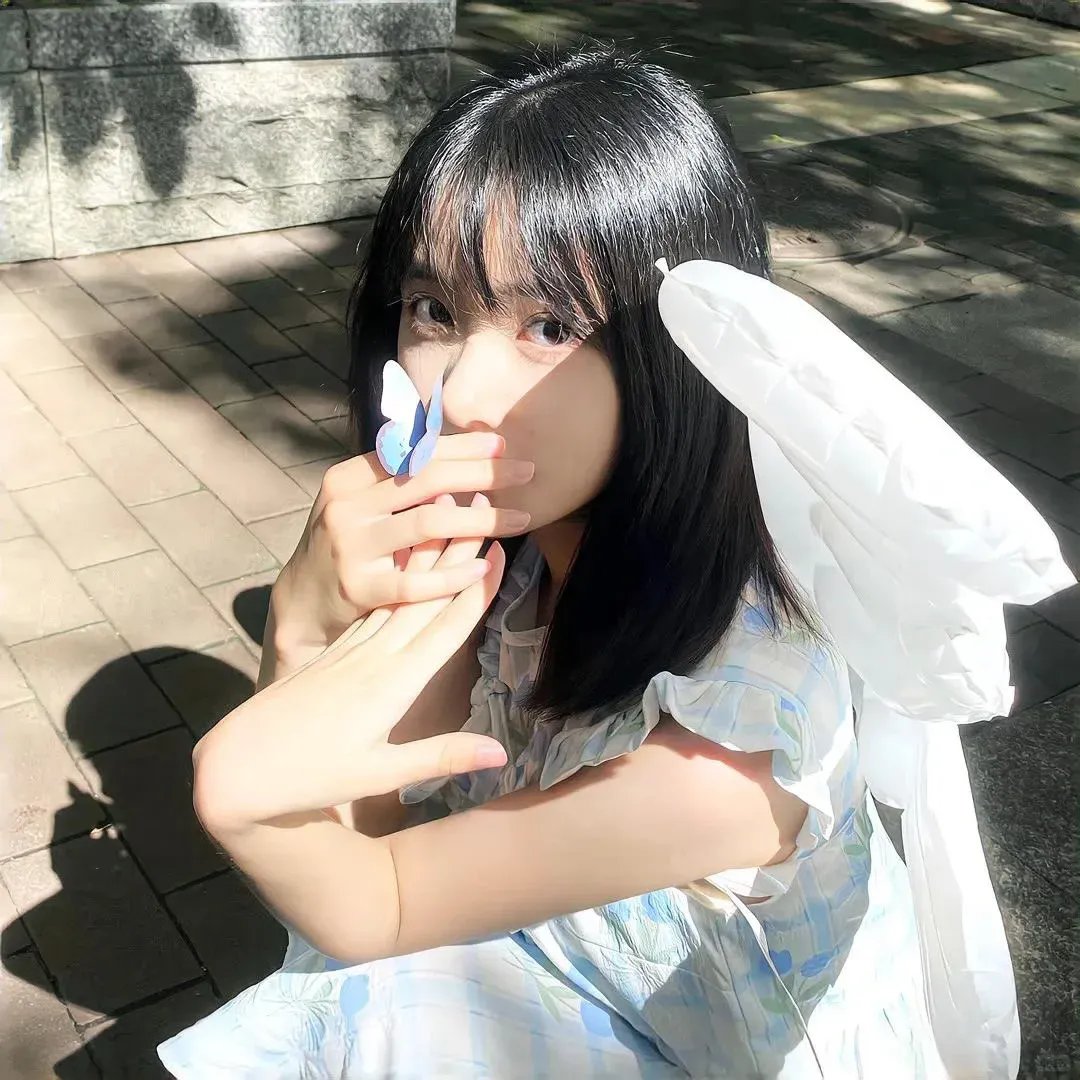 触碰的双手
